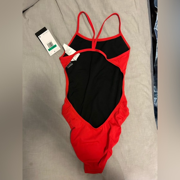 Nike Women’s HydraStrong Solid Cut Out Tank One Piece Swimsuit - Picture 3 of 5